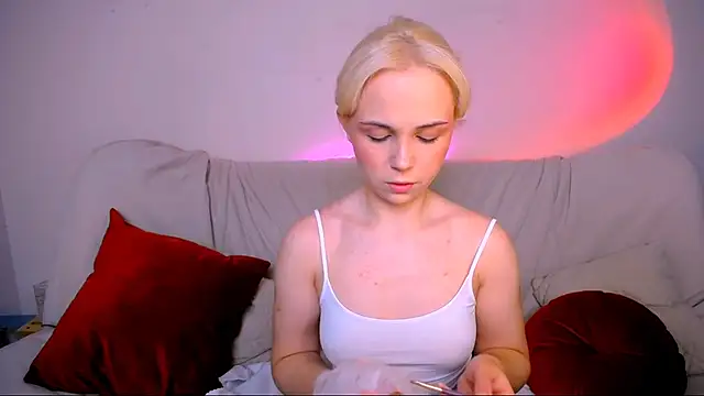 Charlotte Colinss online show from February 16, 2026, 3:57 am