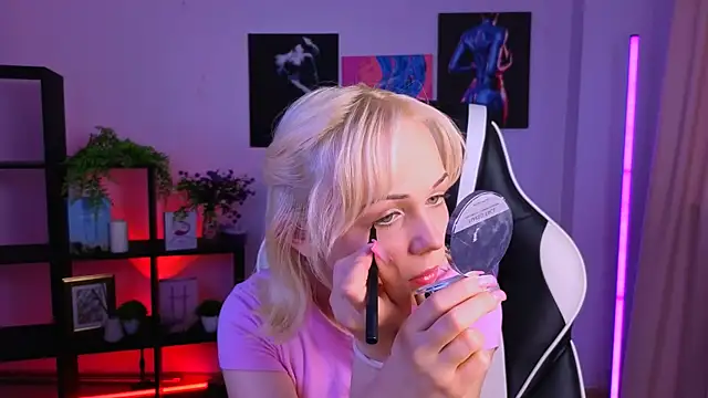 Charlotte Colinss online show from April 4, 2026, 4:00 am