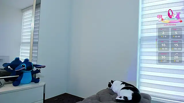 Michelle Ferrerr online show from September 23, 2025, 9:29 pm