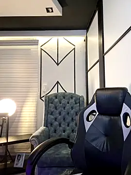 NahomiRichards  online show from November 20, 2025, 4:23 am