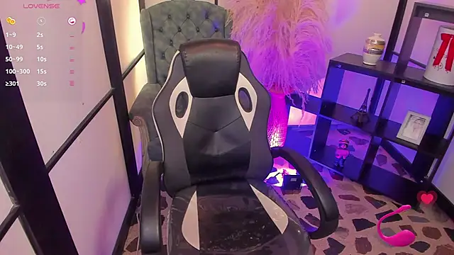 NahomiRichards  online show from February 13, 2026, 5:36 am