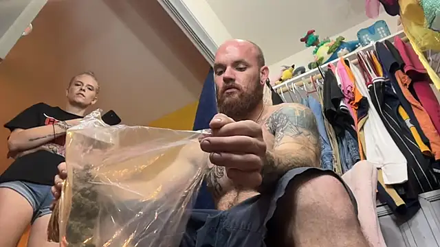 bearcub300 online show from November 14, 2025, 5:39 am