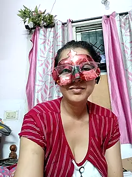Snapshot of thanusi_2 chatting on April 28, 2026, 6:13 pm thanusi 2 online show from April 28, 2026, 6:13 pm