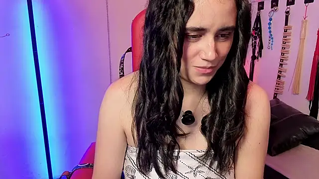 elowen halley1 online show from March 29, 2026, 6:41 pm