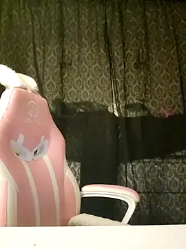 Snapshot of EmilyAngelUK chatting on October 11, 2025, 11:03 pm EmilyAngelUK online show from October 11, 2025, 11:03 pm