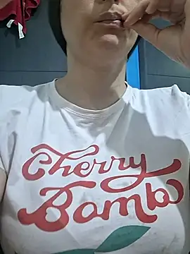 vaneza1999 online show from October 24, 2025, 9:55 pm