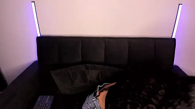 Alynn Bri  online show from February 10, 2026, 2:59 am