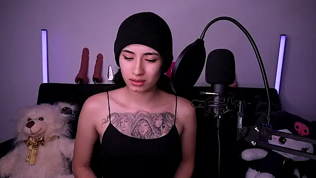 Snapshot of Alynn_Bri_ chatting on March 19, 2026, 1:53 am Alynn Bri online show from March 19, 2026, 1:53 am