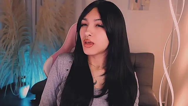 cuteezoe online show from November 29, 2025, 7:00 am