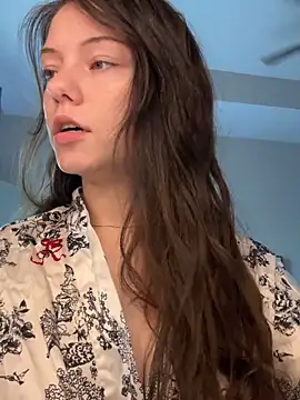lilbbyily online show from June 9, 2026, 2:06 pm