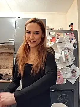 SlimBellaa online show from December 21, 2025, 9:33 pm