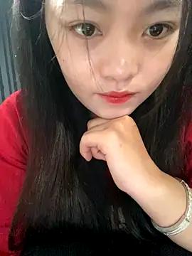 Julia-Elsa online show from November 14, 2025, 4:55 am