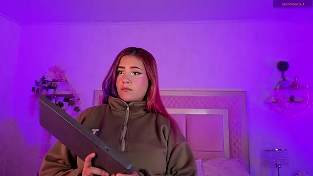 Snapshot of AlanaOdison chatting on October 20, 2025, 5:19 am AlanaOdison online show from October 20, 2025, 5:19 am