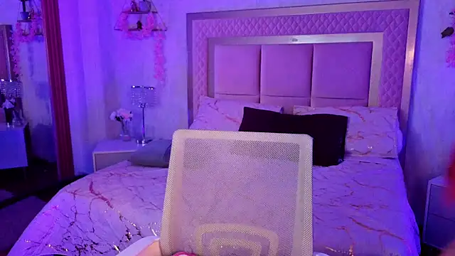 Snapshot of AlanaOdison chatting on November 12, 2025, 9:03 pm AlanaOdison online show from November 12, 2025, 9:03 pm