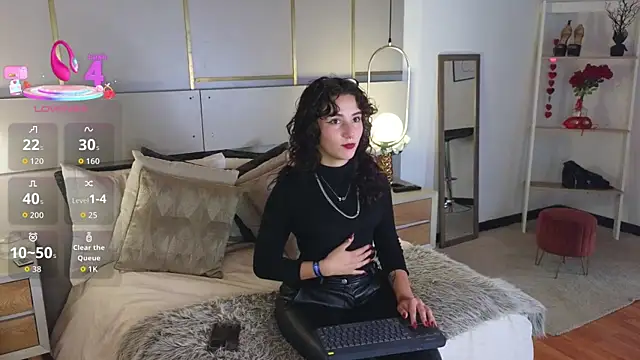 Lina Montclair online show from April 1, 2026, 7:00 pm