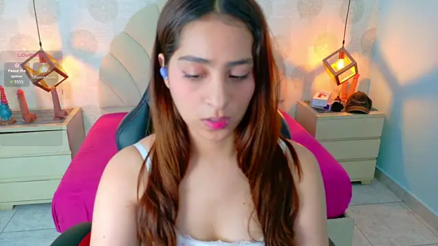 AIXATRISTA1 online show from November 28, 2025, 7:49 pm