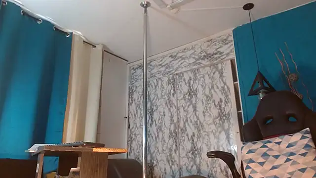 hanna mooreee online show from November 24, 2025, 6:29 pm