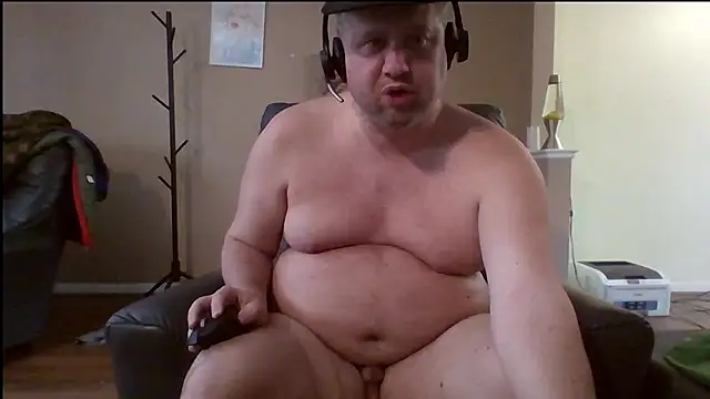 Snapshot of Single_White_Male chatting on May 3, 2026, 8:59 pm Single White Male online show from May 3, 2026, 8:59 pm