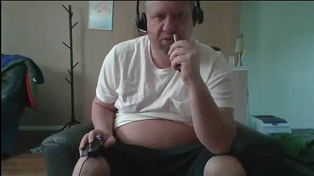 Snapshot of Single_White_Male chatting on May 4, 2026, 11:50 am Single White Male online show from May 4, 2026, 11:50 am