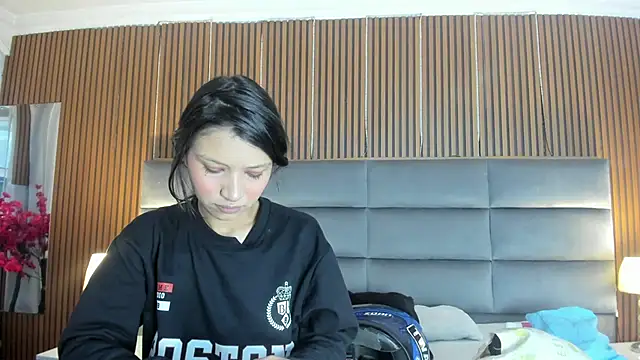 Sophie Calloway online show from September 22, 2025, 3:03 pm