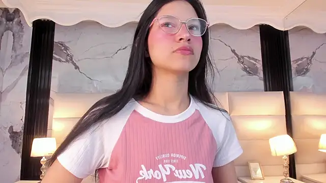 Sophie Calloway online show from December 19, 2025, 3:08 pm