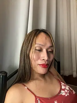 RomanticPearlTS online show from February 5, 2026, 1:38 pm