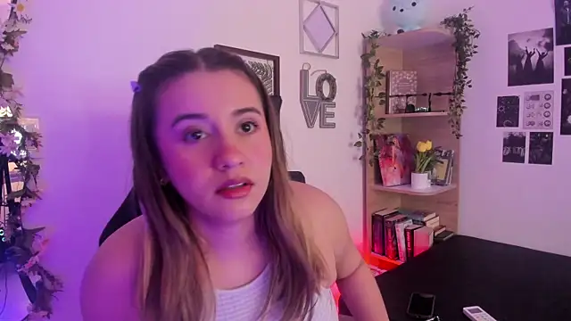 Snapshot of Lana_Herondale chatting on September 11, 2025, 5:24 pm Lana Herondale online show from September 11, 2025, 5:24 pm