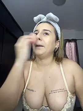 Snapshot of Lana_Herondale chatting on September 22, 2025, 8:33 pm Lana Herondale online show from September 22, 2025, 8:33 pm