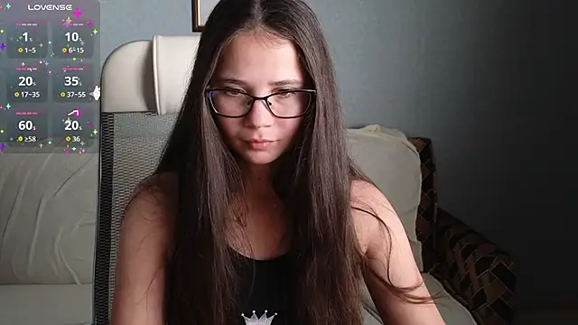 Snapshot of LuciaSenual chatting on October 16, 2025, 3:35 pm LuciaSenual online show from October 16, 2025, 3:35 pm