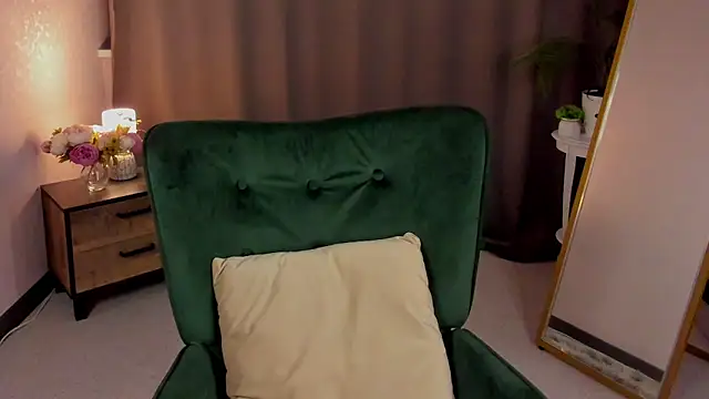 cute luucy online show from February 2, 2026, 3:27 am