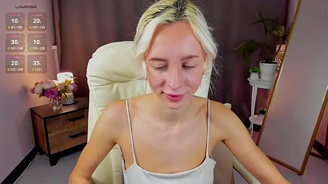 cute luucy online show from February 3, 2026, 3:37 am