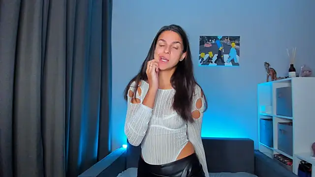 Snapshot of Guilana_baby chatting on September 18, 2025, 8:33 pm Guilana baby online show from September 18, 2025, 8:33 pm