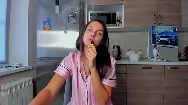 Snapshot of Guilana_baby chatting on October 29, 2025, 12:29 pm Guilana baby online show from October 29, 2025, 12:29 pm