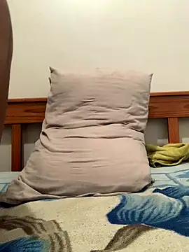 Snapshot of sweetcake87 chatting on October 28, 2025, 5:00 am sweetcake87 online show from October 28, 2025, 5:00 am