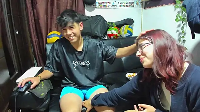 Snapshot of Donuts_DD chatting on October 5, 2025, 5:28 am Donuts DD online show from October 5, 2025, 5:28 am