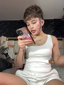 Snapshot of DayanaDG chatting on February 13, 2026, 9:44 pm DayanaDG online show from February 13, 2026, 9:44 pm