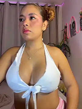 Snapshot of megansan_ chatting on May 27, 2026, 12:02 pm megansan online show from May 27, 2026, 12:02 pm