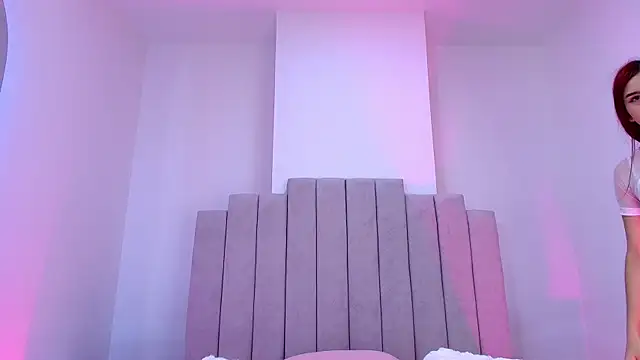 valecastro  online show from November 19, 2025, 7:14 pm