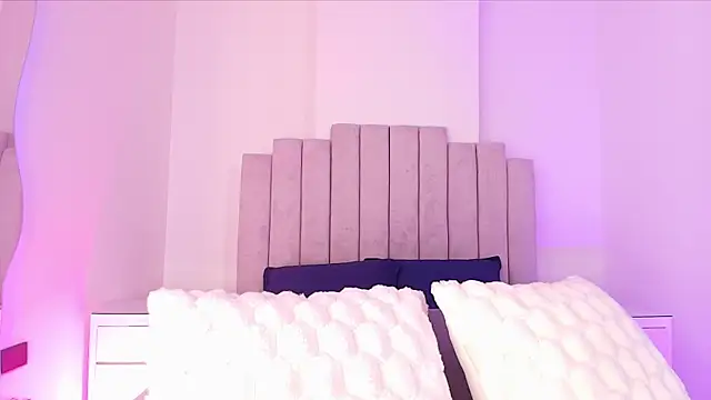 valecastro  online show from November 20, 2025, 7:13 pm