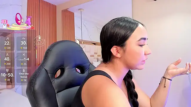 julieta rosee online show from October 27, 2025, 10:14 pm