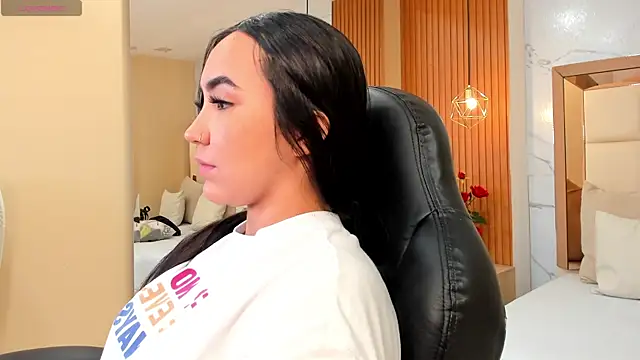 julieta rosee online show from November 25, 2025, 9:48 pm