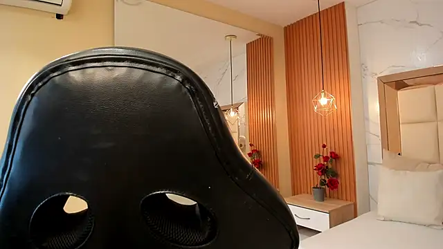 julieta rosee online show from March 30, 2026, 10:00 pm