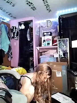 Snapshot of Purple2StayThnxx chatting on February 25, 2026, 5:28 am Purple2StayThnxx online show from February 25, 2026, 5:28 am