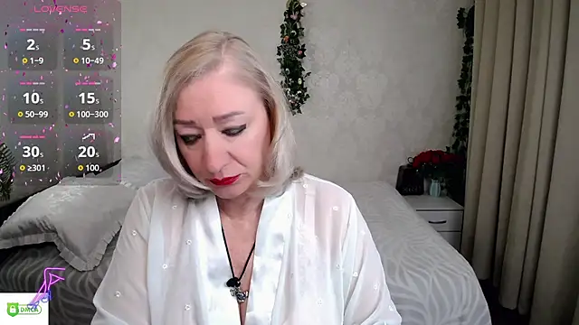 Snapshot of hunters_woman chatting on May 7, 2026, 7:30 pm hunters woman online show from May 7, 2026, 7:30 pm