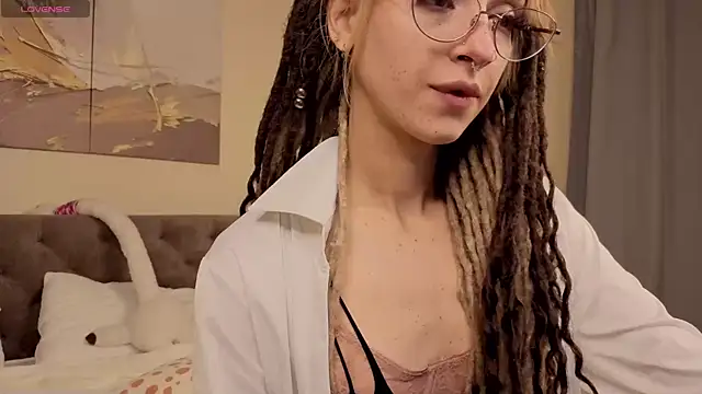 Snapshot of Ameli_Shell chatting on November 28, 2025, 1:41 am Ameli Shell online show from November 28, 2025, 1:41 am