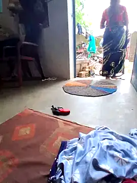 Snapshot of RAYI_Queen_3 chatting on October 30, 2025, 4:03 am RAYI Queen 3 online show from October 30, 2025, 4:03 am