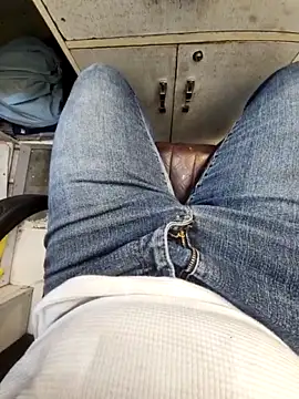 Snapshot of _Danny__ chatting on October 23, 2025, 12:15 pm Danny online show from October 23, 2025, 12:15 pm