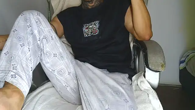 Snapshot of Sneyder_Nava chatting on November 10, 2025, 7:46 pm Sneyder Nava online show from November 10, 2025, 7:46 pm