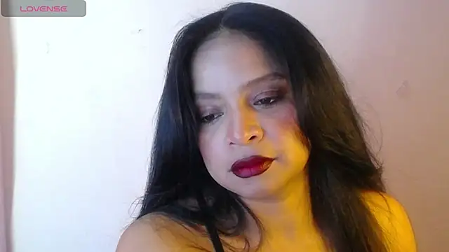 Snapshot of Sara_cute92 chatting on October 28, 2025, 5:33 am Sara cute92 online show from October 28, 2025, 5:33 am