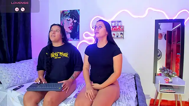 Snapshot of Dilan_and_Mia chatting on September 18, 2025, 10:01 pm Dilan and Mia online show from September 18, 2025, 10:01 pm